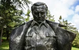 Photo prise le 30 avril 2020 montrant une statue de l'ancien numéro un yougoslave Josip Broz Tito (1892?1980).