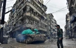 Un tank des forces pro-régime dans le quartier Jisr al-Haj, durant l'offensive des forces anti-rebelles pour reprendre la partie est d'Alep, le 14 décembre 2016.