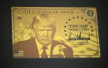Une carte de séjour "dorée", dans le Bureau ovale de la Maison Blanche, à Washington 