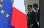 Ismaël Emelien, le "conseiller spécial" d'Emmanuel Macron (g), parle avec le secrétaire général de l'Elysée Alexis Kohler, le 17 janvier 2018 à l'Elysée