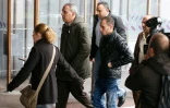 Des familles de passagers du vol d'EgyptAir à leur arrivée à l'aéroport le 19 mai 2016 à Roissy