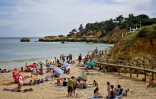 La plage de Santa Eulalia à Albufeira, Loule, au Portugal, le 10 juin 2016