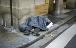 Un sans-abri à Paris alors qu'une vague de froid frappe l'Europe, le 8 janvier 2017