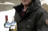 Du Chateau de Lugey blanc et rouge dégagé de la neige par Franck Labeyrie, à Cauterets dans les Pyrénées, le 7 juin 2018