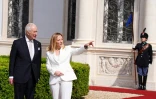 La Première ministre italienne, Giorgia Meloni, accueille le roi Charles III à la Villa Doria Pamphilj à Rome, le 9 avril 2025