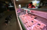 La bouchère Valeriya Bilyk, au marché de Boutcha, Ukraine, le 22 mai 2022