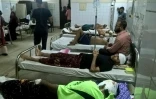 Des blessés dans l'incendie d'une usine d'emballages à Tongi, sont soignés dans un hôpital de Dacca, le 10 septembre 2016 au Bangladesh