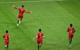 L'attaquant vedette du Portugal Cristiano Ronaldo (en haut), après avoir marqué sur coup france face à l'Espagne lors de l'Euro, le 15 juin 2018 à Sotchi