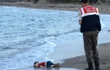 Aylan Kurdi, l'enfant noyé, le 2 septembre 2015 sur la plage de Bodrum en Turquie