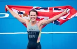La Bermudienne Flora Duffy après sa victoire sur le triathlon des Jeux olympiques, le 27 juillet 2021 à Tokyo