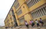 Des élèves devant une école de Kinshasa, le 7 septembre 2016