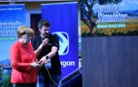 La chancelière allemande Angela Merkel sur le stand de Nitendo au salon des jeux vidéo Gamescom de Cologne le 22 août 2017