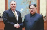 Le chef de la diplomatie américaine Mike Pompeo et le leader nord-coréen Kim Jong Un, le 26 avril 2018 à Pyongyang