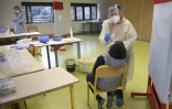 Test de dépistage du Covid-19 dans un collège à Vico, en Corse, le 29 janvier 2021 