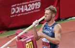 Kevin Mayer, blessé et contraint à l'abandon lors de l'épreuve de la perche du décathlon aux Mondiaux d'athlétisme, le 3 octobre 2019 à Doha