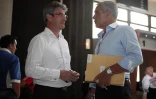 Mercredi 1er décembre 2010

De gauche à droite: Rémy Briatte, Pdg du groupe Foucque, et François Caillé, Pdg du groupe Caillé, au tribunal de commerce de St-Denis

(Photo Marie Trouvé)