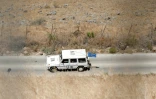 Un véhicule de la Force intérimaire des Nations unies au Liban (Finul) le long de la barrière frontalière entre le Liban et le plateau du Golan, occupé et annexé par Israël, le 9 août 2023