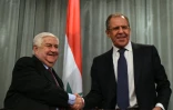 Le chef de la diplomatie syrienne, Walid Mouallem (g) et son homologue russe Sergueï Lavrov, à Moscou le 27 novembre 2015