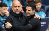 Les entraîneurs de Manchester City Pep Guardiola (à gauche) et d'Arsenal Mikel Arteta lors de leur confrontation en Premier League à l'Etihad Stadium de Manchester le 19 avril.