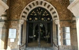 L'entrée de la bibliothÚque victorienne David Sassoon à Bombay, le 9 octobre 2026