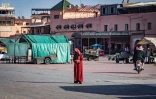Joyau du patrimoine marocain, Marrakech affronte une crise sans précédent, privée de ses millions de visiteurs à cause d'une pandémie toujours vivace. 
La célèbre place Jamaa El Fna, symbole de la "ville ocre", quasi déserte le 8 septembre 2020