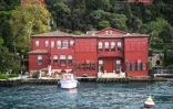 Des yalis, maisons en bois traditionnelles construites sur les rives du Bosphore, le 28 septembre 2018 à Istanbul, en Turquie