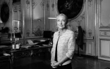 La première ministre française Elisabeth Borne pose dans son bureau de l'Hôtel de Matignon, le 31 mai 2022 à Paris
