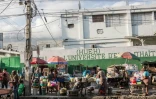 Les étals d'un marché près de l'hôpital de Port-au-Prince, le 26 mars 2020 à Haïti