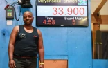Le champion du monde de la tonte aux forces, le Sud-Africain Mayenseke Shweni Ă Le Dorat en Haute-Vienne le 4 juillet 2019