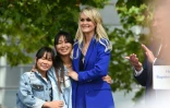 Laeticia Hallyday, veuve de Johnny Hallyday, et les deux filles du couple Jade et Joy pendant l'inauguration de l'Esplanade Johnny à Toulouse, en juin 2019