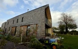 Une maison écologique construite à Hédé-Bazouges, en Bretagne, le 15 octobre 2015