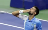Le Serbe Novak Djokovic célèbre sa victoire contre l'Américain Ben Shelton, le 8 septembre 2023 à l'US Open