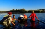 Migrants haïtiens traversant le Rio Grande depuis Ciudad Acuna au Mexique, le 23 septembre 2021