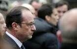 Le président François Hollande arrive devant les locaux de Charlie Hebdo après une attaque meurtrière contre le journal satirique, le 7 janvier 2015 à Paris