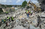 Des secouristes de la protection civile libanaise fouillent les décombres à Deir Qanoun al-Nahr, dans le sud du Liban, le 20 mai 2026, au lendemain des frappes israéliennes