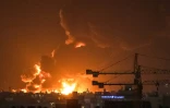 Une installation pétrolière en flammes à Jeddah, en Arabie saoudite, après une attaque attribuée aux rebelles yéménites houthis le 25 mars 2022