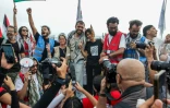 L'équipage de la "Global Sumid Flotilla" acclamé par des militants pro-palestiniens à Sidi Bou Saïd, en Tunisie, le 7 septembre 2025