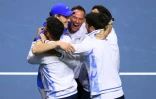 La liesse de l'équipe d'Italie de Coupe Davis après son titre conquis aux dépens des Pays-Bas en finale le 24 novembre 2024 à Malaga