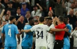 Le déffenseur marseillais Chancel Mbemba écope d'un carton rouge contre Tottenham à Londres, le 7 septembre 2022 