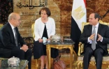 Jean-Yves Le Drian rencontre le président égyptien Abdel Fattab al-Sissi au Palais présidentiel au Caire, sur une photo fournie par la présidence egyptienne le 8 juin 2017