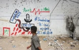 Sur les lieux d'une frappe israélienne qui a tué six journalistes palestiniens la veille, le 12 août 2025 à Gaza-ville