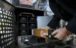 Le food truck de William Arevalo, alimenté par des batteries électriques, dans un parc de l'arrondissement du Queens à New York, le 23 juillet 2026