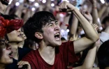 Des fans de Psy pendant son concert à l'Université de Corée à Séoul, le 27 mai 2022