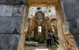 Les ruines de l'église Saint-Siméon, datant du Ve siècle, à une trentaine de kilomètres au nord-ouest d'Alep, dans le nord de la Syrie, le 18 juillet 2026, lors d'une visite d'archéologues français