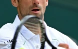 Le Serbe Novak Djokovic face au Hongrois Marton Fucsovics en quart de finale de Wimbledon, le 7 juillet 2021