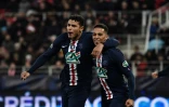 Le défenseur du PSG Thiago Silva fête son but avec Thilo Kehrer, en Coupe de France, le 12 février 2020 à Dijon