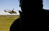 Un hélicoptère d'attaque français NH90 Caïman décolle de la base aérienne de Chaumont-Semoutiers dans le cadre d'un exercice militaire à Semoutiers-Montsaon, en Haute-Marne, le 23 avril 2026 