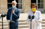 Le ministre français délégué au PME Alain Griset (g) et la ministre française de la Culture Roselyne Bachelot dans la cour du palais de l'Elysée à Paris, le 21 juin 2021