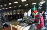 Des participants à une fête sauvage du Nouvel an dans un hangar désaffecté à Lieuron (environ 40 km au sud de Rennes), le 1er janvier 2021