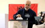 Le Premier ministre albanais Edi Rama vote lors des élections législatives, le 11 mai 2025 à Tirana